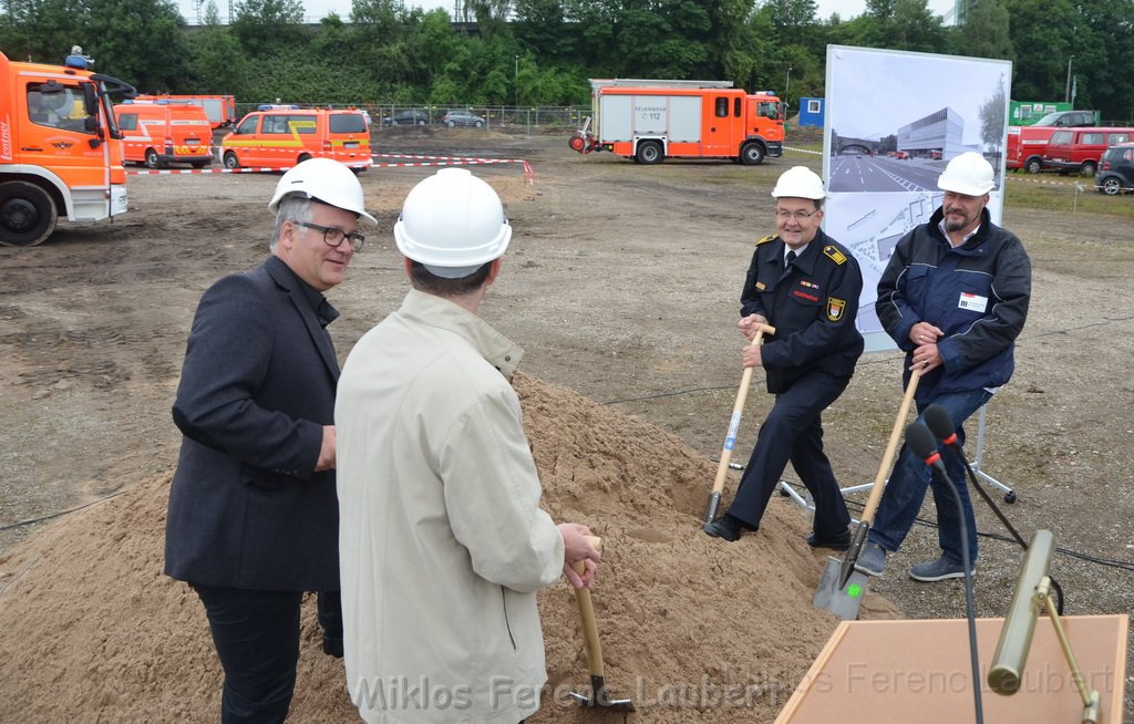 Erster Spatenstich Neues Feuerwehrzentrum Koeln Kalk Gummersbacherstr P108.JPG - Miklos Laubert